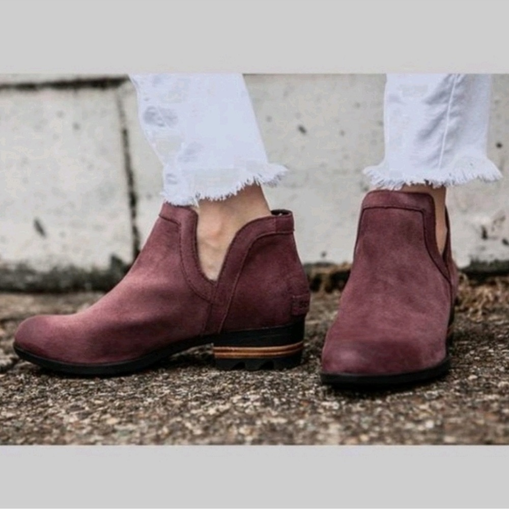 10.5 sorel Lolla suede cut out ankle boot good condition